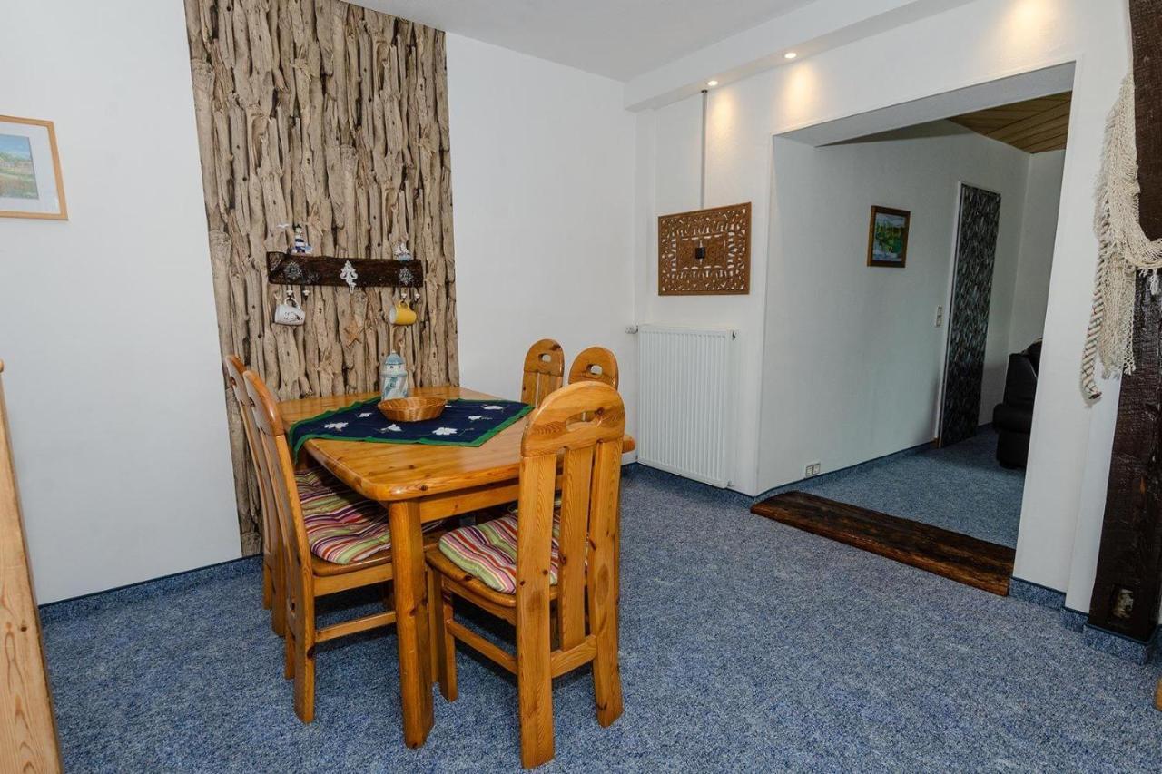 Ferienwohnung-Auf-Ruegen-Fuer-3-Erwachsene-Und-1-Kind-In-Schaprode-Zi6 エクステリア 写真
